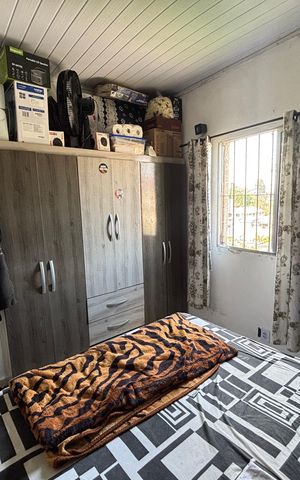 Casa à venda com 223m², 6 quartos e 3 vagas Casa à venda com 223m², 6 quartos e 3 vagasQuarto 1
