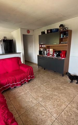 Casa à venda com 223m², 6 quartos e 3 vagas Casa à venda com 223m², 6 quartos e 3 vagasSala