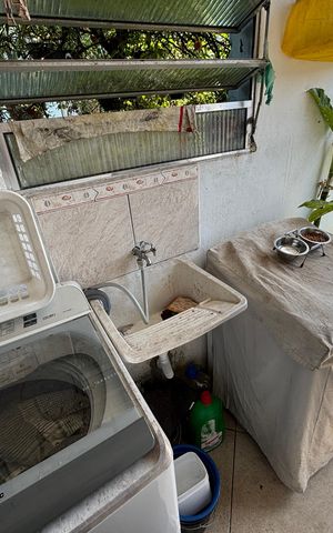 Casa à venda com 223m², 6 quartos e 3 vagas Casa à venda com 223m², 6 quartos e 3 vagasÁrea de Serviço