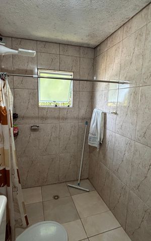 Casa à venda com 223m², 6 quartos e 3 vagas Casa à venda com 223m², 6 quartos e 3 vagasBanheiro