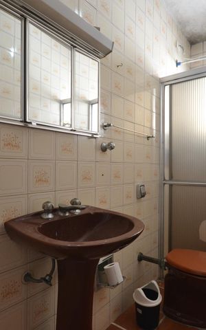 Casa à venda com 200m², 7 quartos e 1 vagaBanheiro 1