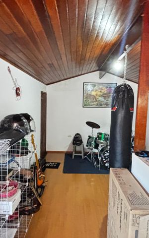 Casa para alugar com 280m², 4 quartos e 5 vagas Casa para alugar com 280m², 4 quartos e 5 vagasSótão