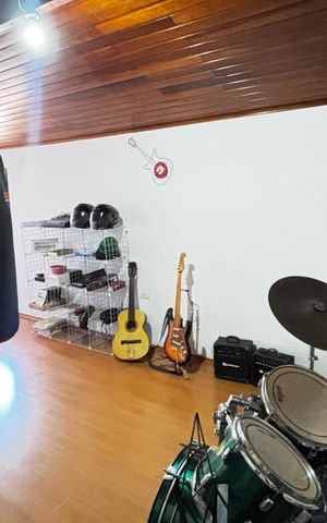 Casa para alugar com 280m², 4 quartos e 5 vagas Casa para alugar com 280m², 4 quartos e 5 vagasSótão