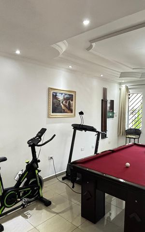 Casa para alugar com 280m², 4 quartos e 5 vagas Casa para alugar com 280m², 4 quartos e 5 vagasSala