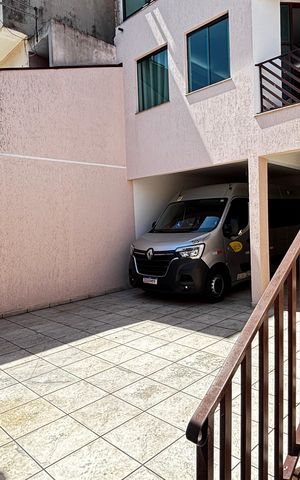 Casa para alugar com 280m², 4 quartos e 5 vagas Casa para alugar com 280m², 4 quartos e 5 vagasGaragem