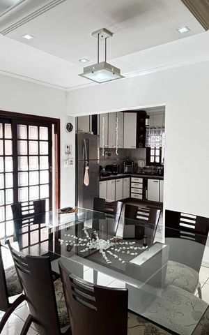 Casa para alugar com 280m², 4 quartos e 5 vagas Casa para alugar com 280m², 4 quartos e 5 vagasSala de Jantar - Cozinha