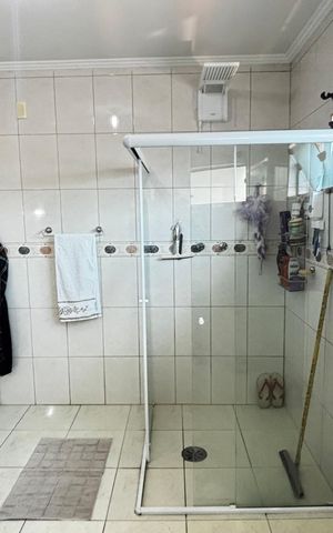 Casa para alugar com 280m², 4 quartos e 5 vagas Casa para alugar com 280m², 4 quartos e 5 vagasBanheiro da Suíte