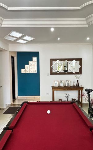 Casa para alugar com 280m², 4 quartos e 5 vagas Casa para alugar com 280m², 4 quartos e 5 vagasSala