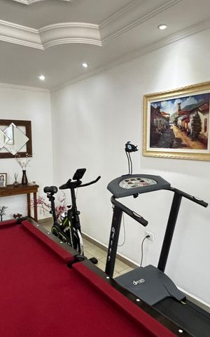 Casa para alugar com 280m², 4 quartos e 5 vagas Casa para alugar com 280m², 4 quartos e 5 vagasSala