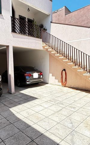 Casa para alugar com 280m², 4 quartos e 5 vagas Casa para alugar com 280m², 4 quartos e 5 vagasGaragem