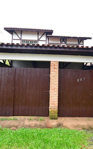 Casa para alugar com 360m², 6 quartos e 3 vagasFachada