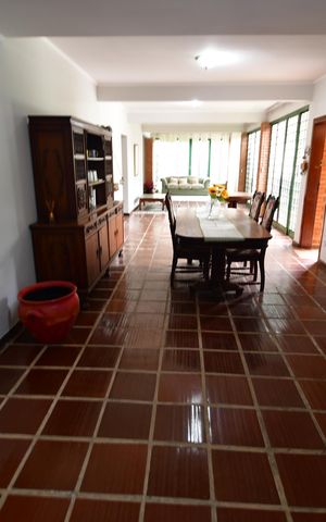 Casa para alugar com 360m², 6 quartos e 3 vagasSala