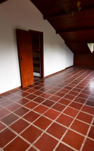 Casa para alugar com 360m², 6 quartos e 3 vagasSotão