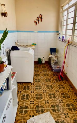 Casa à venda com 370m², 3 quartos e 1 vaga Casa à venda com 370m², 3 quartos e 1 vagaÁrea de serviço
