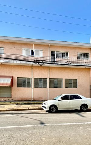 Casa à venda com 370m², 3 quartos e 1 vaga Casa à venda com 370m², 3 quartos e 1 vagaFachada