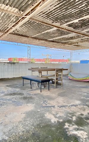 Casa à venda com 370m², 3 quartos e 1 vaga Casa à venda com 370m², 3 quartos e 1 vagaVaranda