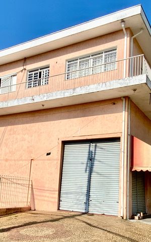 Casa à venda com 370m², 3 quartos e 1 vaga Casa à venda com 370m², 3 quartos e 1 vagaFachada