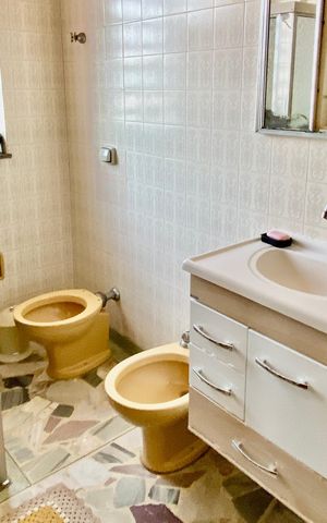Casa à venda com 370m², 3 quartos e 1 vaga Casa à venda com 370m², 3 quartos e 1 vagaBanheiro