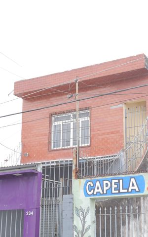Casa à venda com 130m², 1 quarto e sem vaga Casa à venda com 130m², 1 quarto e sem vagaFachada