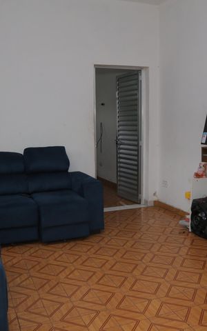 Casa à venda com 130m², 1 quarto e sem vaga Casa à venda com 130m², 1 quarto e sem vagaSala
