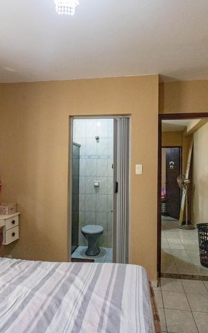 Casa à venda com 200m², 3 quartos e 2 vagas Casa à venda com 200m², 3 quartos e 2 vagasQuarto 3 - suíte