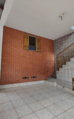 Casa à venda com 197m², 6 quartos e 2 vagas
