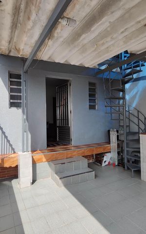 Casa à venda com 197m², 6 quartos e 2 vagas