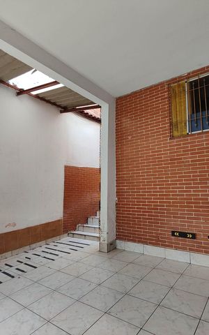 Casa à venda com 197m², 6 quartos e 2 vagas