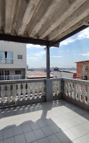 Casa à venda com 197m², 6 quartos e 2 vagas