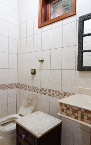 Casa para alugar com 340m², 4 quartos e 4 vagas