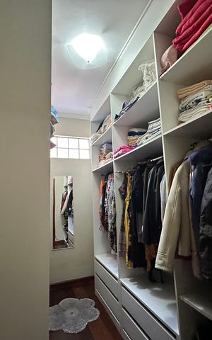 Casa à venda com 310m², 3 quartos e 10 vagas Casa à venda com 310m², 3 quartos e 10 vagasCloset da suíte
