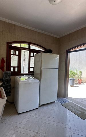 Casa à venda com 310m², 3 quartos e 10 vagas Casa à venda com 310m², 3 quartos e 10 vagasÁrea de Serviço