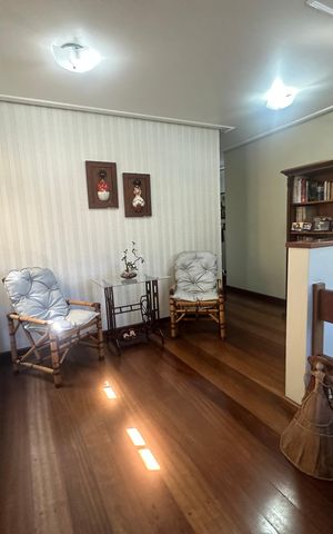 Casa à venda com 310m², 3 quartos e 10 vagas Casa à venda com 310m², 3 quartos e 10 vagasSala intima