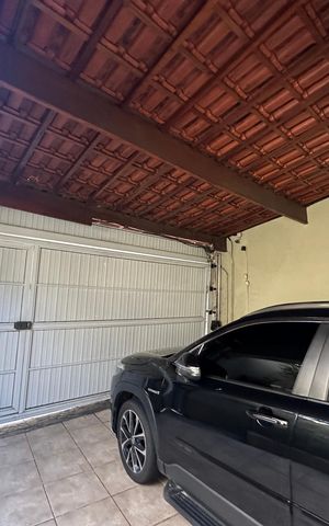 Casa à venda com 310m², 3 quartos e 10 vagas Casa à venda com 310m², 3 quartos e 10 vagasGaragem