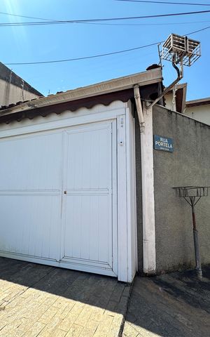 Casa à venda com 310m², 3 quartos e 10 vagas Casa à venda com 310m², 3 quartos e 10 vagasFachada