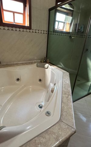 Casa à venda com 310m², 3 quartos e 10 vagas Casa à venda com 310m², 3 quartos e 10 vagasBanheiro da Suíte
