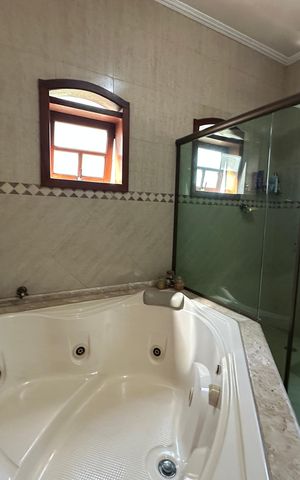 Casa à venda com 310m², 3 quartos e 10 vagas Casa à venda com 310m², 3 quartos e 10 vagasBanheiro da Suíte