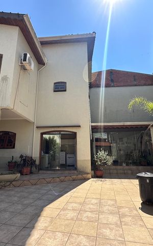 Casa à venda com 310m², 3 quartos e 10 vagas Casa à venda com 310m², 3 quartos e 10 vagasQuintal