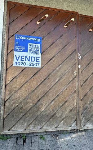 Casa à venda com 310m², 3 quartos e 10 vagas Casa à venda com 310m², 3 quartos e 10 vagasFachada