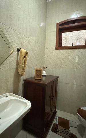 Casa à venda com 310m², 3 quartos e 10 vagas Casa à venda com 310m², 3 quartos e 10 vagasLavabo