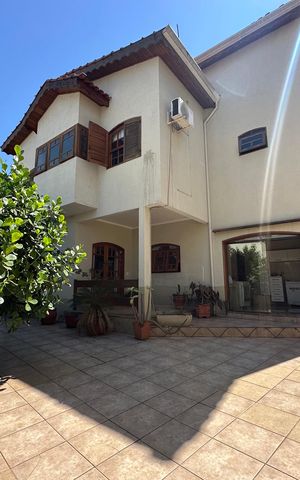 Casa à venda com 310m², 3 quartos e 10 vagas Casa à venda com 310m², 3 quartos e 10 vagasQuintal