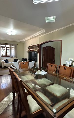 Casa à venda com 310m², 3 quartos e 10 vagas Casa à venda com 310m², 3 quartos e 10 vagasSala de Jantar