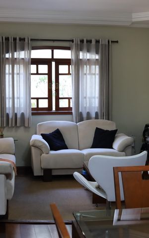 Casa à venda com 310m², 3 quartos e 10 vagas Casa à venda com 310m², 3 quartos e 10 vagasSala