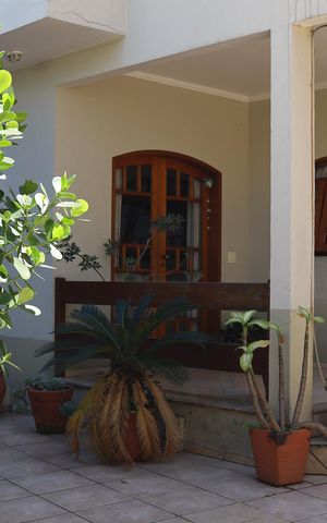 Casa à venda com 310m², 3 quartos e 10 vagas Casa à venda com 310m², 3 quartos e 10 vagasVaranda