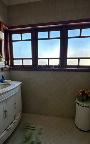 Casa à venda com 310m², 3 quartos e 10 vagas Casa à venda com 310m², 3 quartos e 10 vagasBanheiro Social
