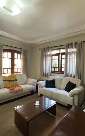 Casa à venda com 310m², 3 quartos e 10 vagas Casa à venda com 310m², 3 quartos e 10 vagasSala