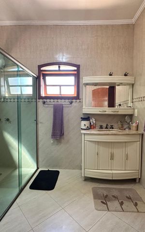 Casa à venda com 310m², 3 quartos e 10 vagas Casa à venda com 310m², 3 quartos e 10 vagasBanheiro da Suíte