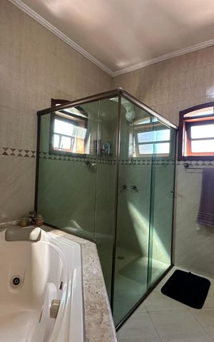 Casa à venda com 310m², 3 quartos e 10 vagas Casa à venda com 310m², 3 quartos e 10 vagasBanheiro da Suíte