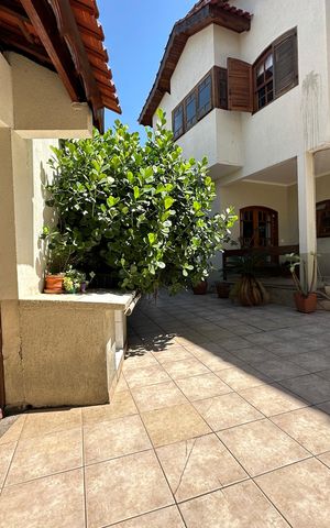 Casa à venda com 310m², 3 quartos e 10 vagas Casa à venda com 310m², 3 quartos e 10 vagasGaragem