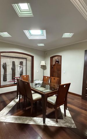 Casa à venda com 310m², 3 quartos e 10 vagas Casa à venda com 310m², 3 quartos e 10 vagasSala de Jantar